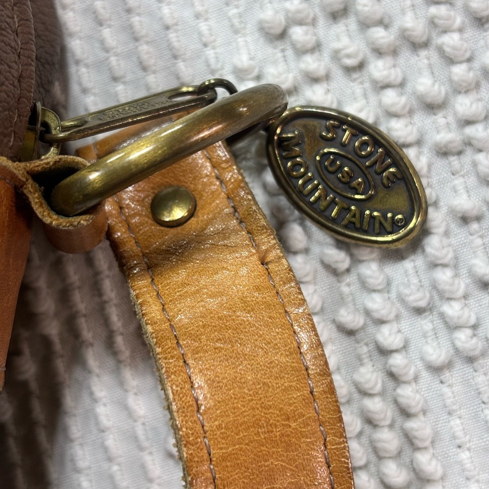 VTG Stone Mountain Two-Tone Pebbled Leather Crossbody Rare USA Made W/ Damage - Picture 5 of 16